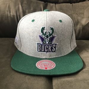 Milwaukee Bucks Mitchell & Ness Hardwood Classics Melton Snapback Hat Gray | New
